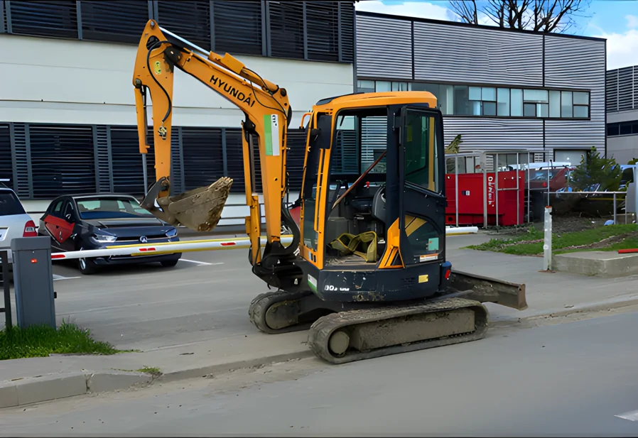 Mini-excavator pentru săpături de precizie